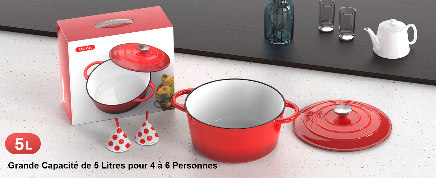 Marmite en émail rouge avec intérieur blanc et couvercle assorti. Produit présenté dans un emballage de vente au détail avec des spécifications et des instructions de cuisson visibles.