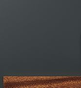 une table en bois avec un cadre en bois