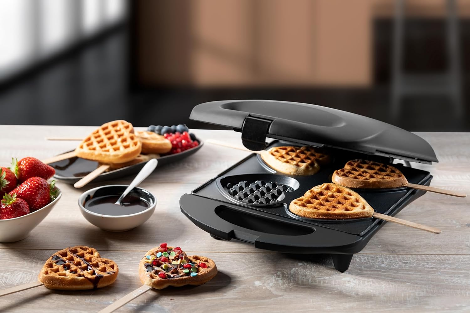 Bestron - Gaufrier rétro cœur, 700W, antiadhésif noir, 23x20cm