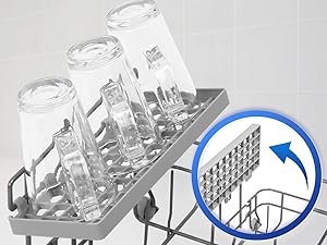 un égouttoir à vaisselle en métal avec un récipient en verre transparent sur le dessus.