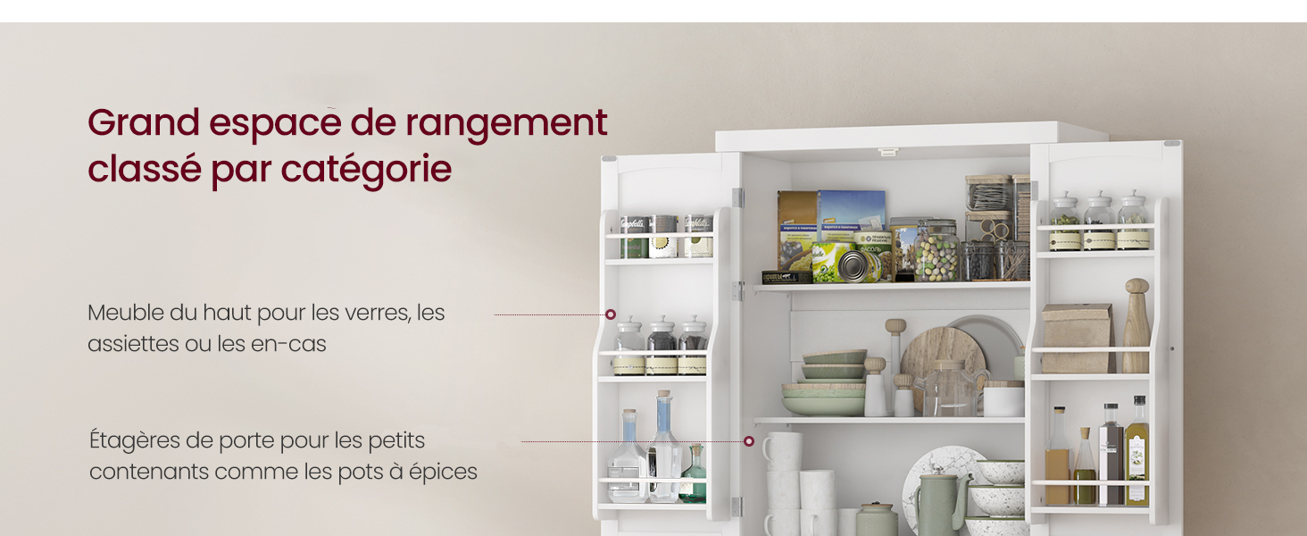 Armoire de rangement organisée avec plusieurs étagères et compartiments affichant des contenants étiquetés et des solutions de rangement pour les articles ménagers.