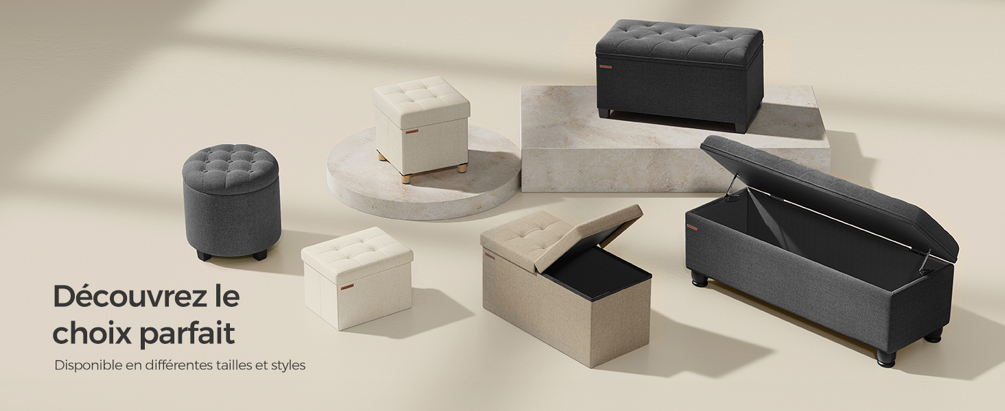 Collection de poufs et de bancs de rangement gris et beige avec couvercles à charnières disposés sur fond neutre, présentant différentes tailles