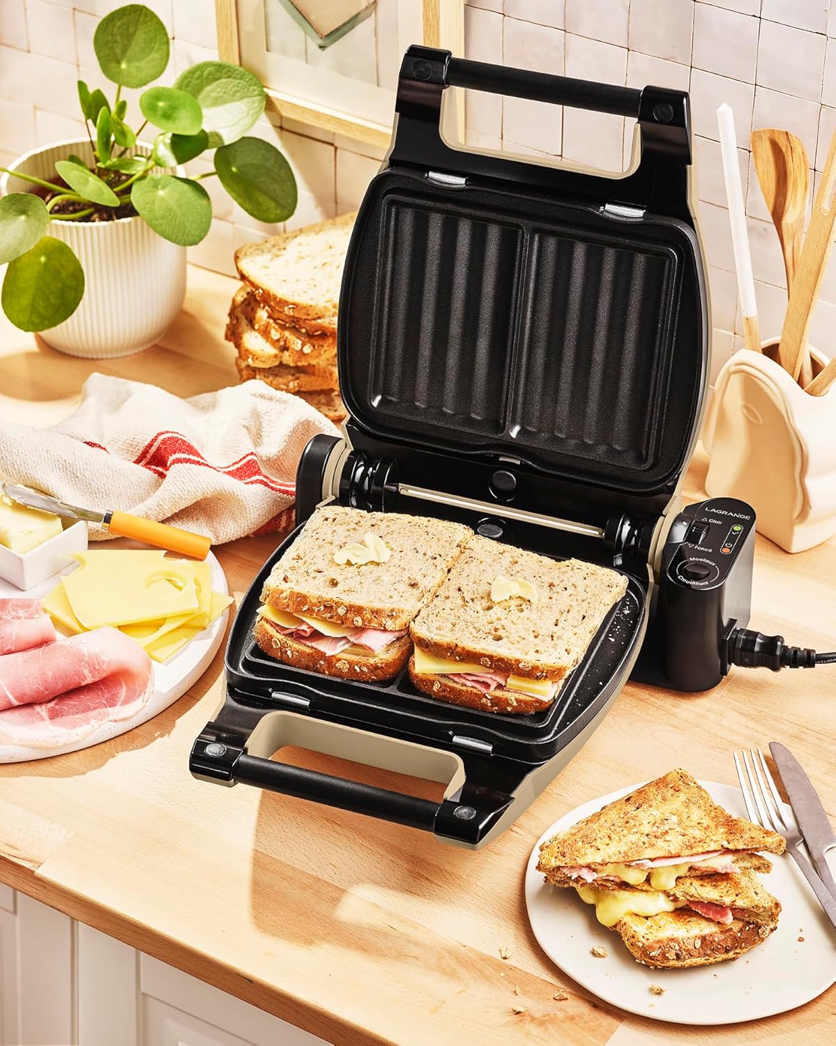 LAGRANGE - Gaufrier Premium - 1200W, plaques amovibles, cuisson personnalisée, réversible, 019422